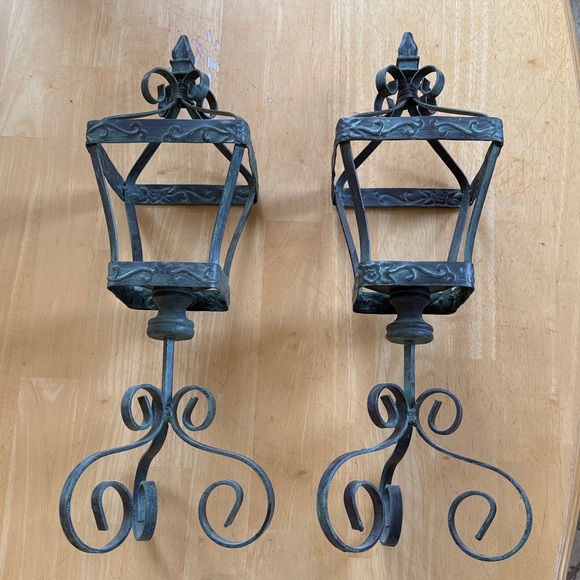 Vintage-Style Black Metal Wall Sconces - Picture 2 of 6